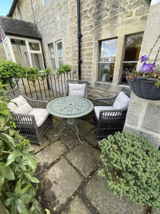 Hebe Cottage - Idyllic And Homely With Attention To Detail Atworth Eksteriør billede