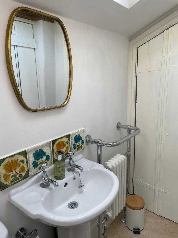 Hebe Cottage - Idyllic And Homely With Attention To Detail Atworth Eksteriør billede