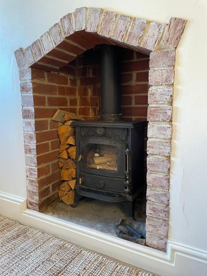 Hebe Cottage - Idyllic And Homely With Attention To Detail Atworth Eksteriør billede