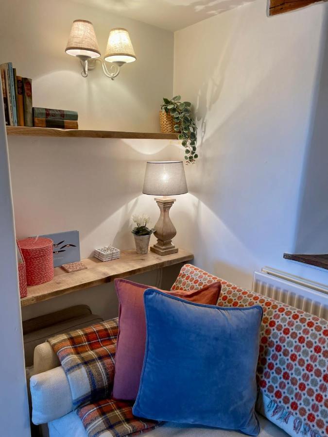 Hebe Cottage - Idyllic And Homely With Attention To Detail Atworth Eksteriør billede