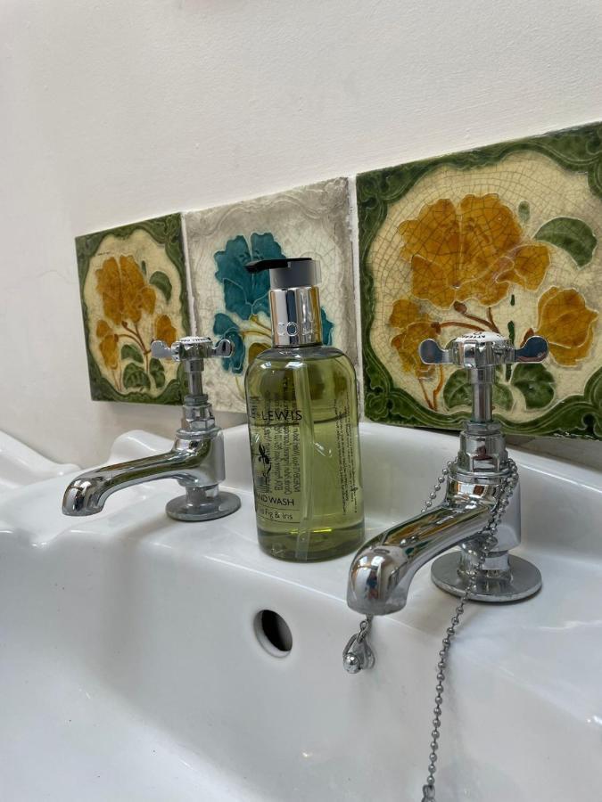 Hebe Cottage - Idyllic And Homely With Attention To Detail Atworth Eksteriør billede