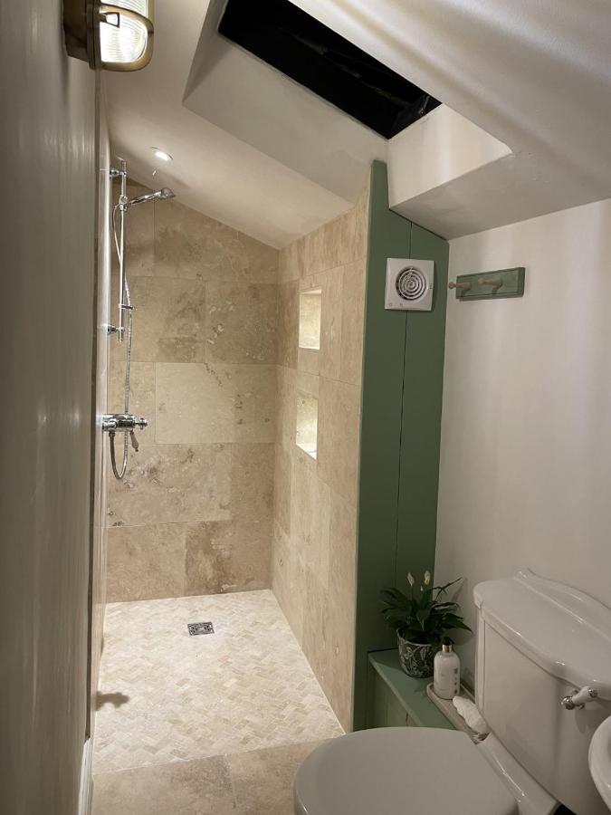 Hebe Cottage - Idyllic And Homely With Attention To Detail Atworth Eksteriør billede