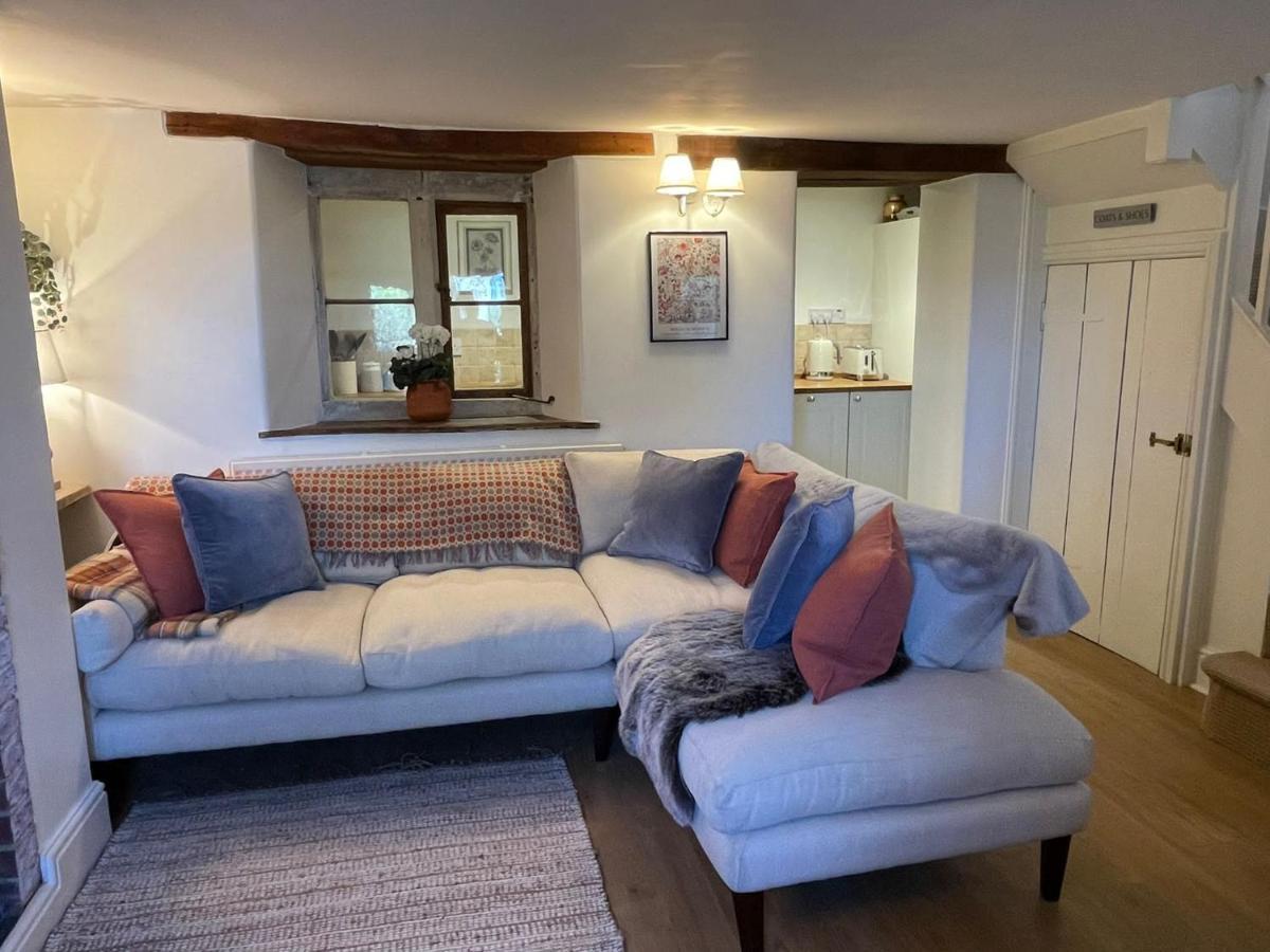 Hebe Cottage - Idyllic And Homely With Attention To Detail Atworth Eksteriør billede